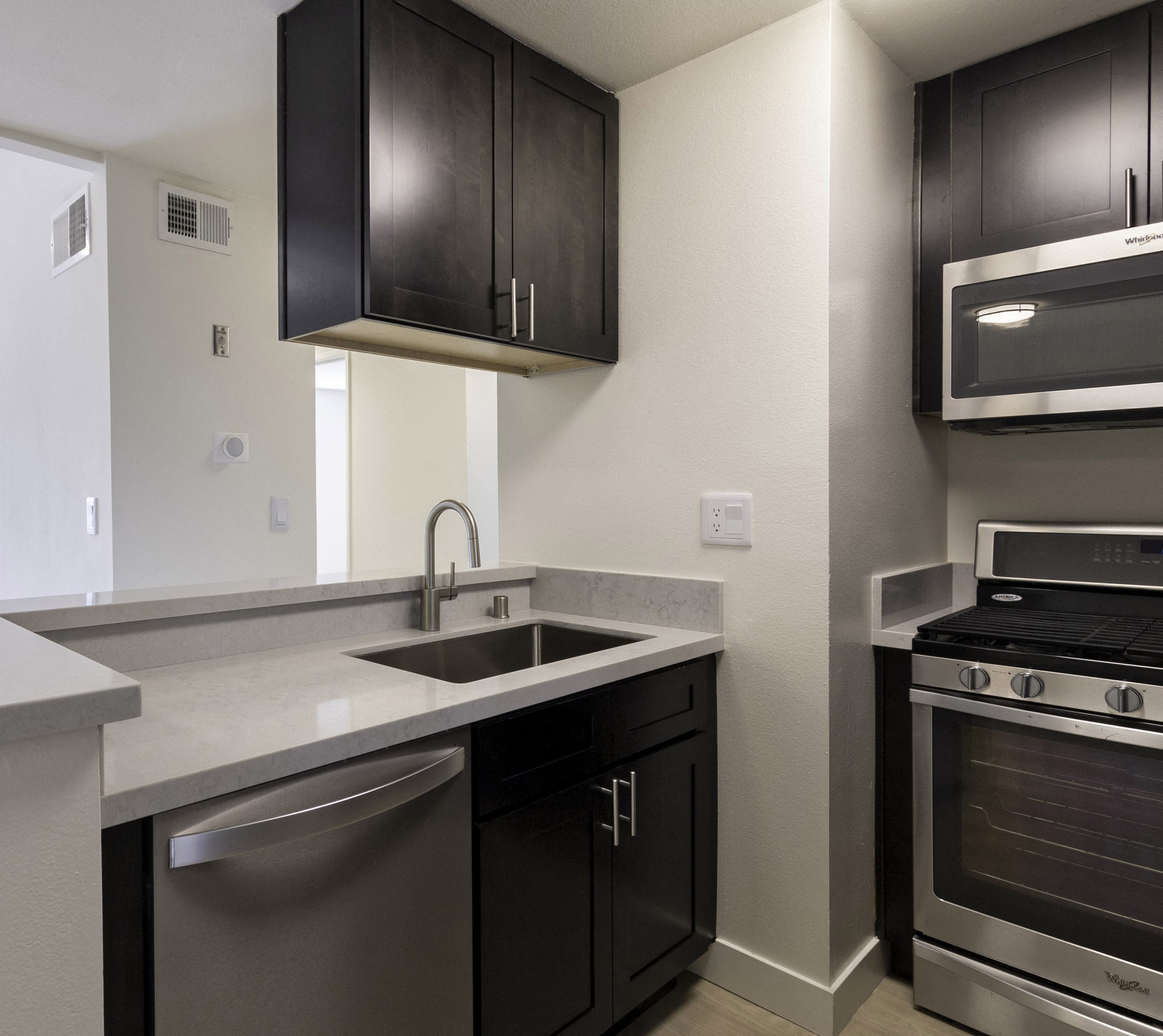 Canoga-Park-Apartments-2b1b-Kitchen2